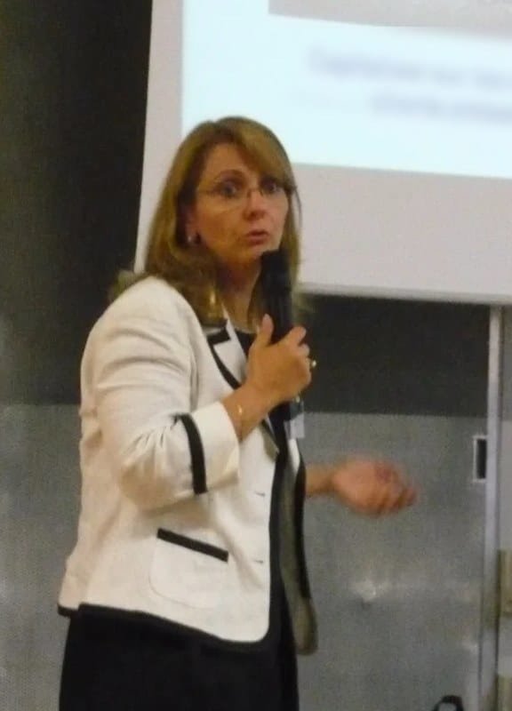 Lidia Boutaghane en conférence sur la fidélisation client